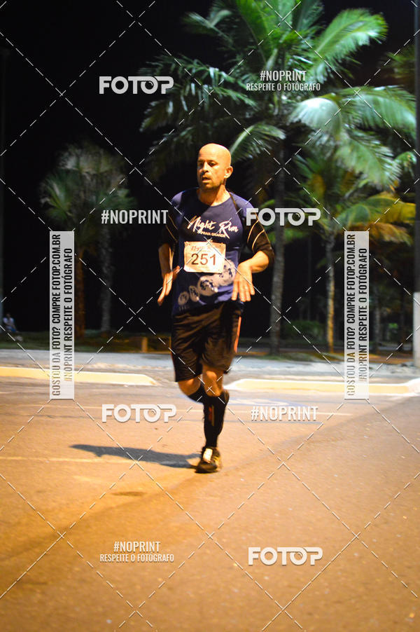 Buy your photos of the eventNight Run 5K 10K Praia Grande on Fotop