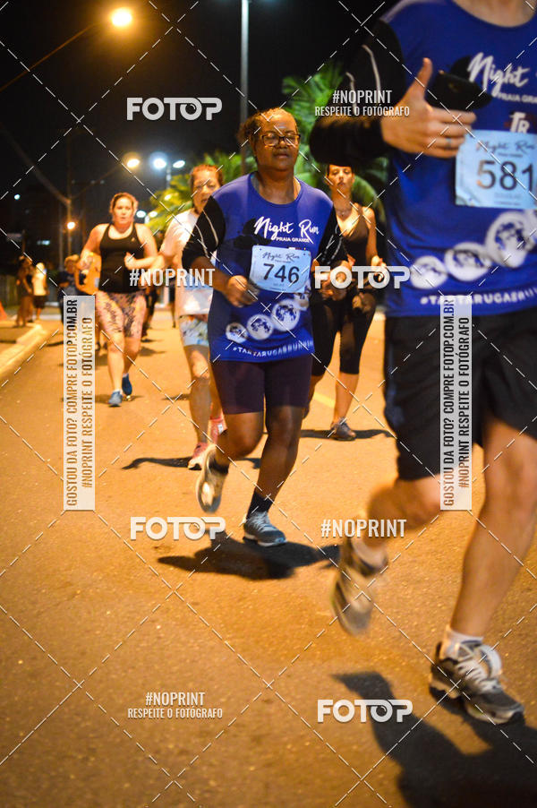 Buy your photos of the eventNight Run 5K 10K Praia Grande on Fotop