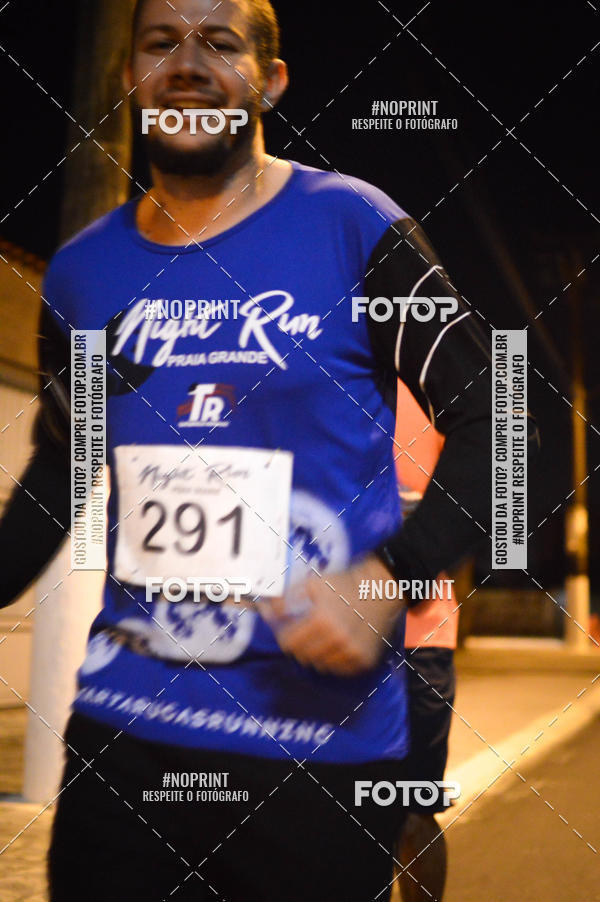 Buy your photos of the eventNight Run 5K 10K Praia Grande on Fotop