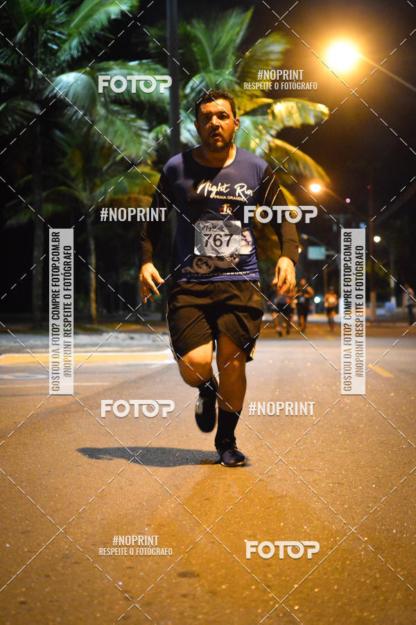 Buy your photos of the eventNight Run 5K 10K Praia Grande on Fotop