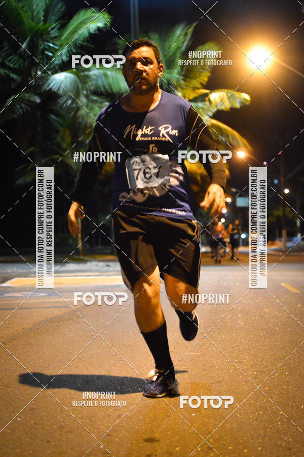 Buy your photos of the eventNight Run 5K 10K Praia Grande on Fotop