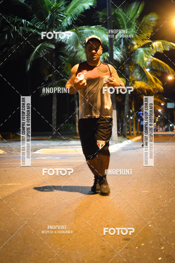 Buy your photos of the eventNight Run 5K 10K Praia Grande on Fotop