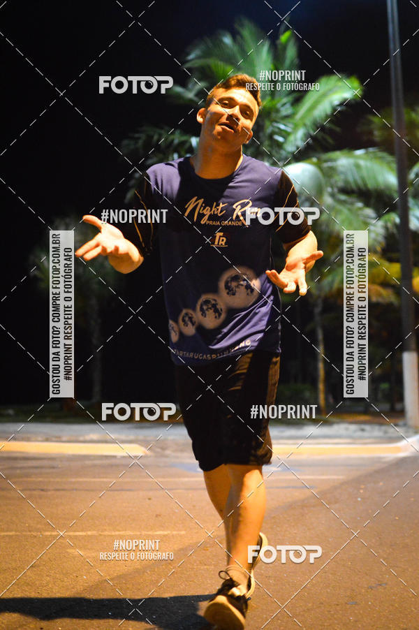 Buy your photos of the eventNight Run 5K 10K Praia Grande on Fotop