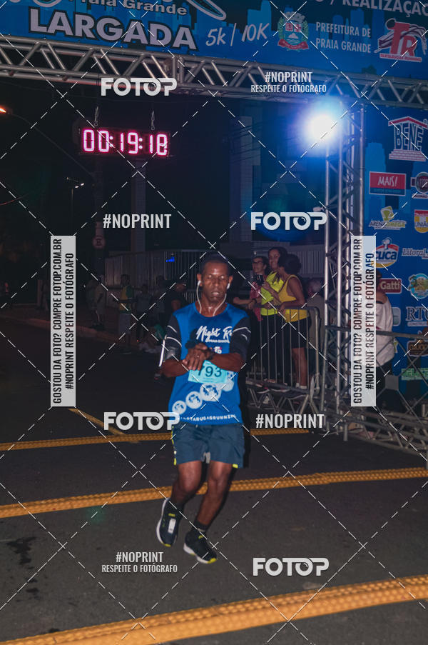 Buy your photos of the eventNight Run 5K 10K Praia Grande on Fotop
