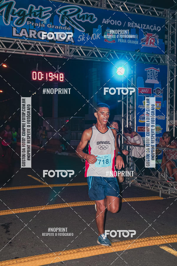 Buy your photos of the eventNight Run 5K 10K Praia Grande on Fotop