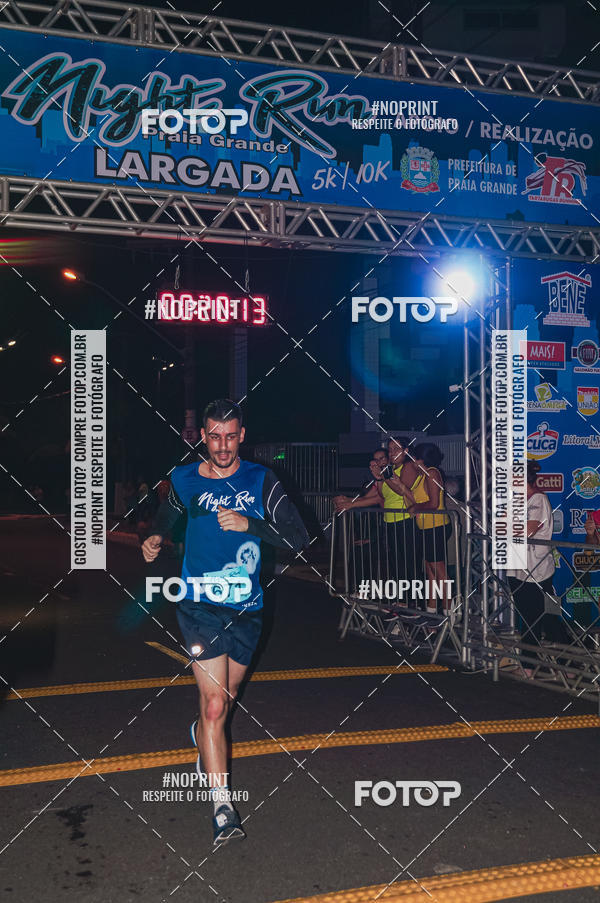 Buy your photos of the eventNight Run 5K 10K Praia Grande on Fotop