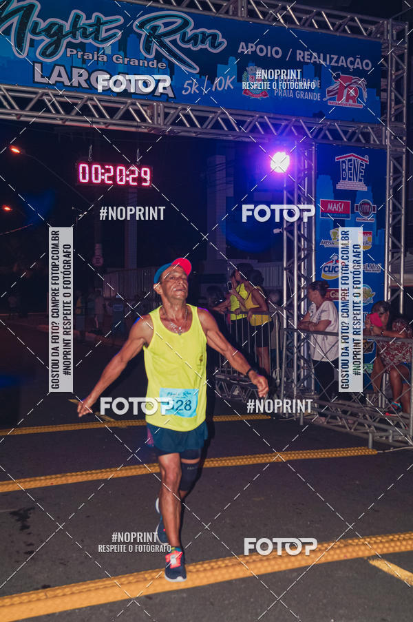 Buy your photos of the eventNight Run 5K 10K Praia Grande on Fotop