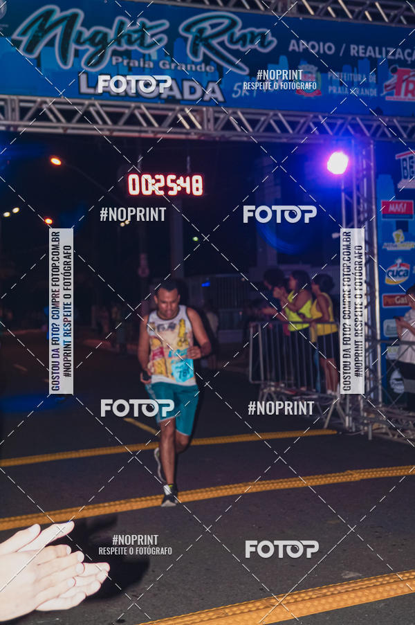 Buy your photos of the eventNight Run 5K 10K Praia Grande on Fotop