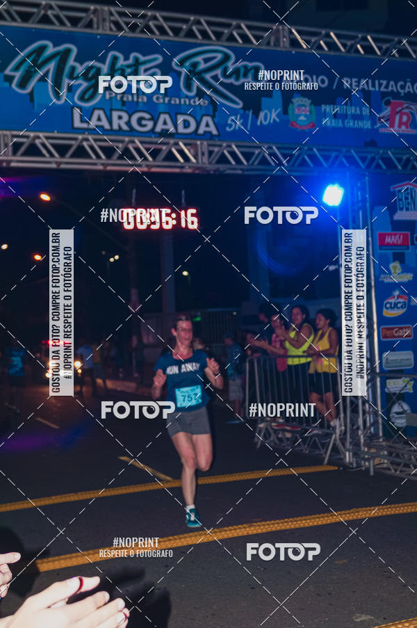 Buy your photos of the eventNight Run 5K 10K Praia Grande on Fotop