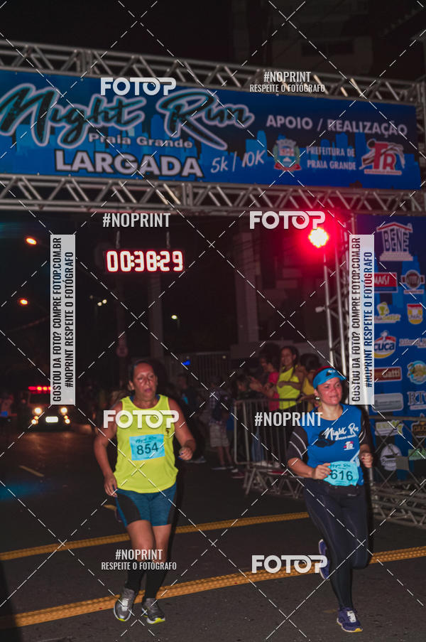 Buy your photos of the eventNight Run 5K 10K Praia Grande on Fotop