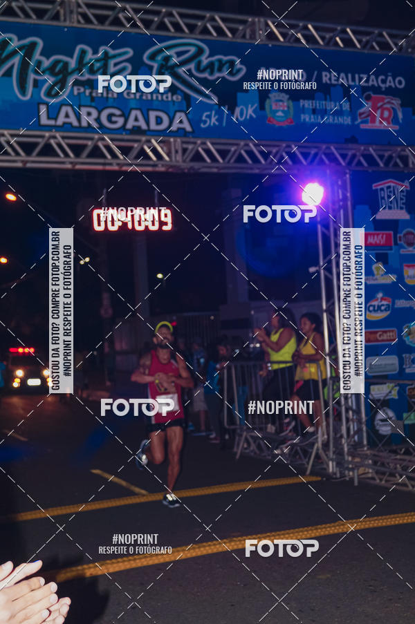 Buy your photos of the eventNight Run 5K 10K Praia Grande on Fotop