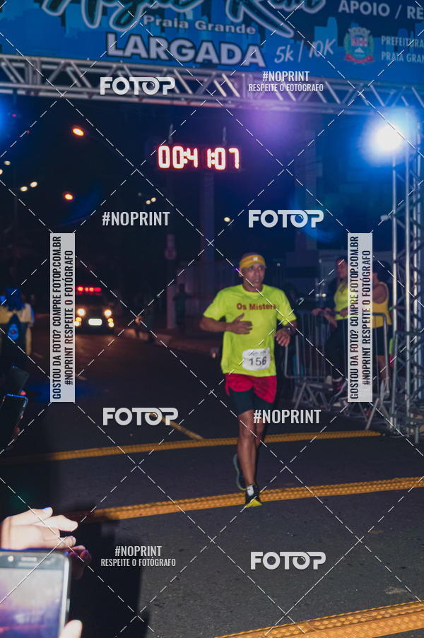 Buy your photos of the eventNight Run 5K 10K Praia Grande on Fotop