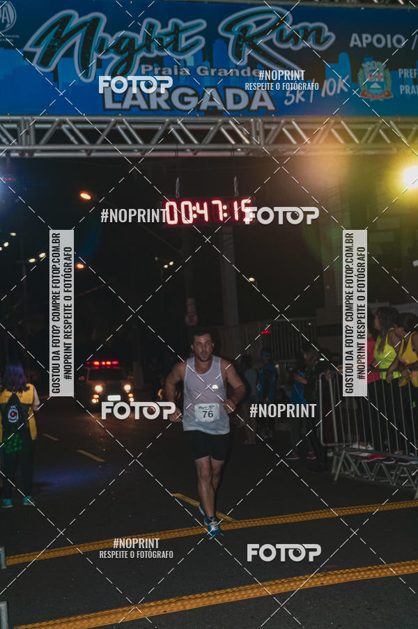 Buy your photos of the eventNight Run 5K 10K Praia Grande on Fotop