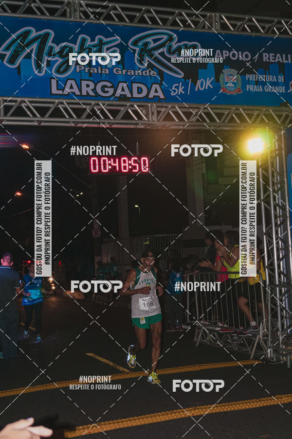 Buy your photos of the eventNight Run 5K 10K Praia Grande on Fotop