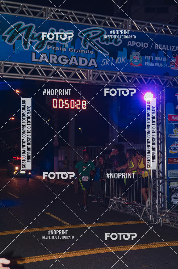 Buy your photos of the eventNight Run 5K 10K Praia Grande on Fotop