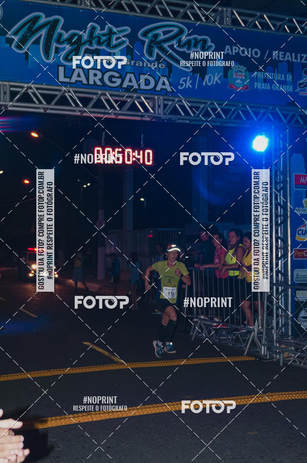 Buy your photos of the eventNight Run 5K 10K Praia Grande on Fotop