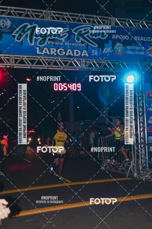 Buy your photos of the eventNight Run 5K 10K Praia Grande on Fotop