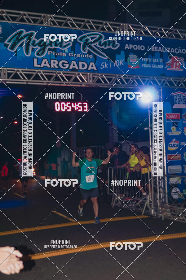 Buy your photos of the eventNight Run 5K 10K Praia Grande on Fotop