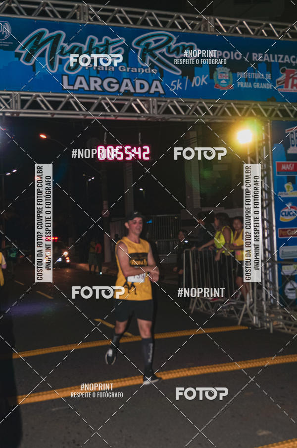 Buy your photos of the eventNight Run 5K 10K Praia Grande on Fotop