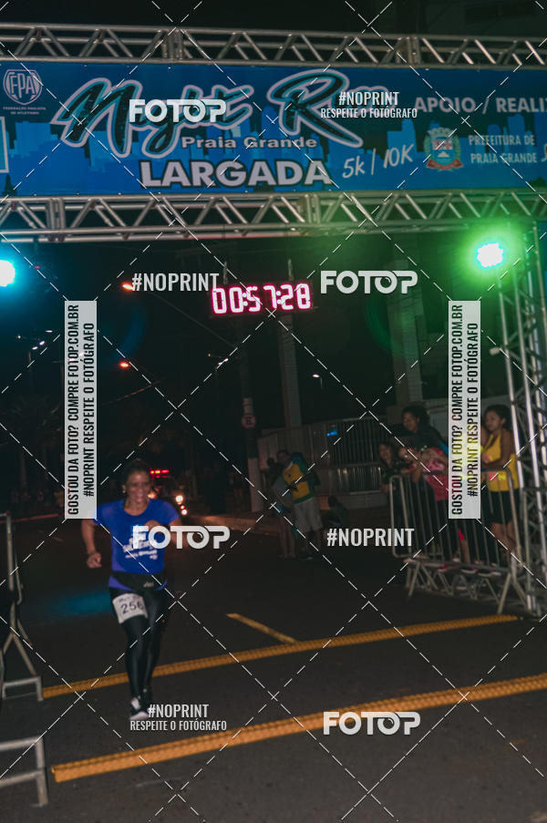 Buy your photos of the eventNight Run 5K 10K Praia Grande on Fotop