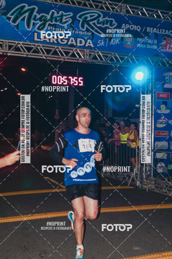 Buy your photos of the eventNight Run 5K 10K Praia Grande on Fotop