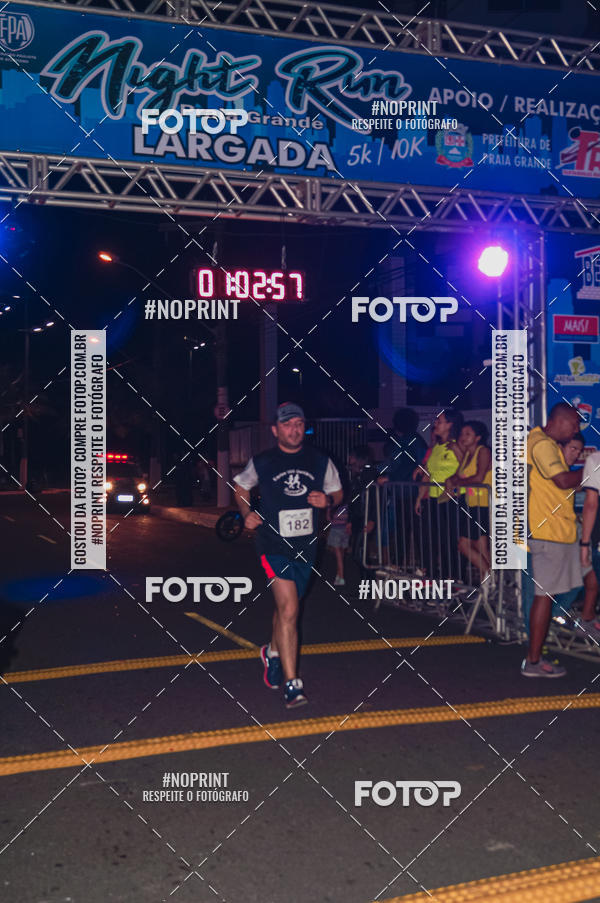 Buy your photos of the eventNight Run 5K 10K Praia Grande on Fotop