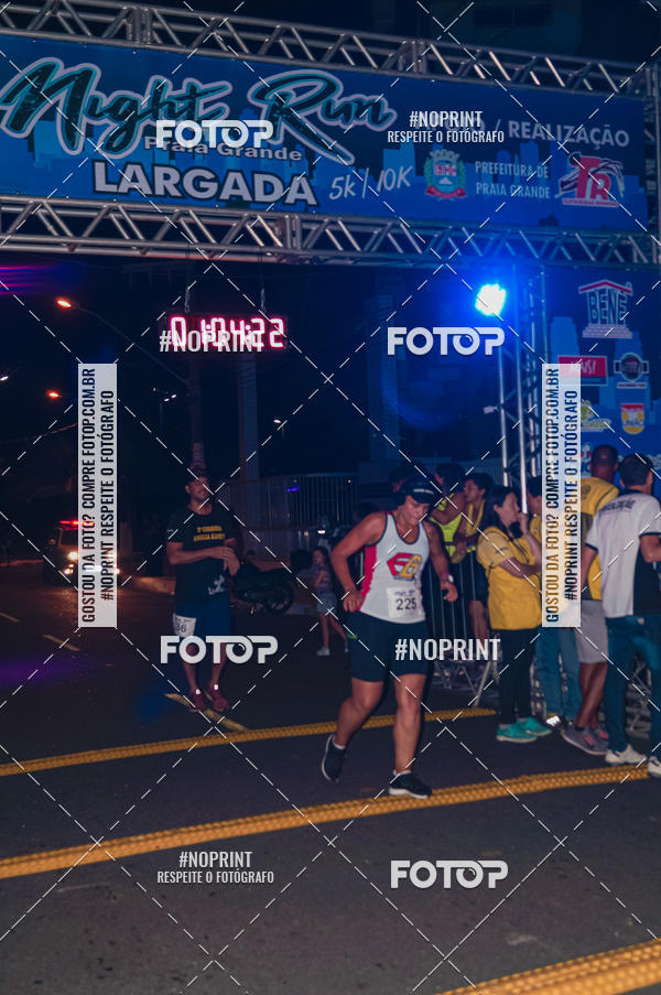 Buy your photos of the eventNight Run 5K 10K Praia Grande on Fotop
