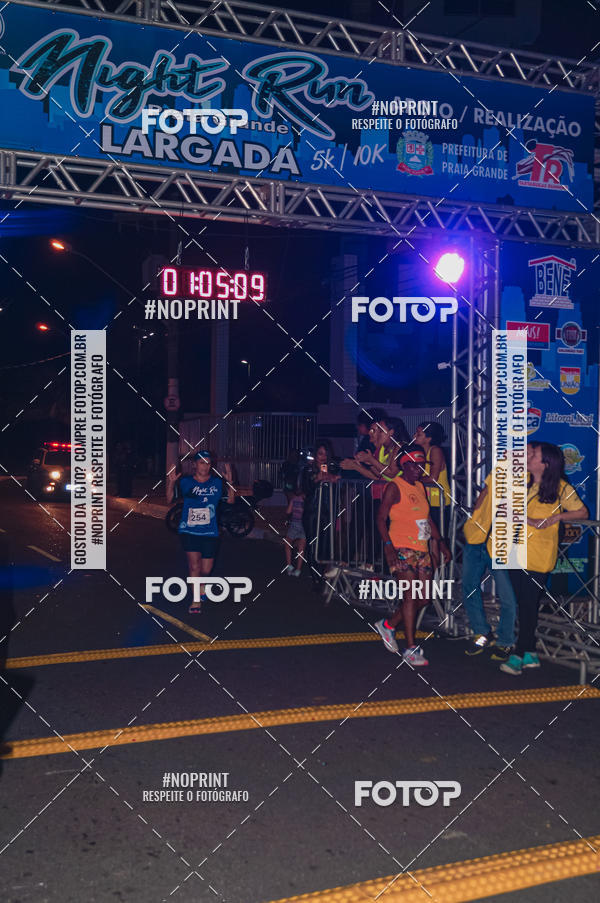 Buy your photos of the eventNight Run 5K 10K Praia Grande on Fotop