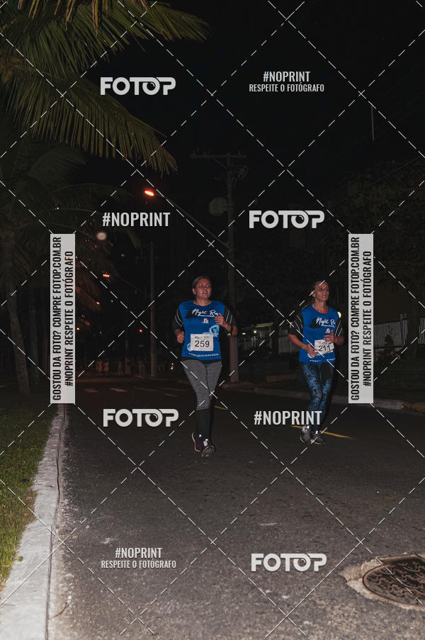 Buy your photos of the eventNight Run 5K 10K Praia Grande on Fotop