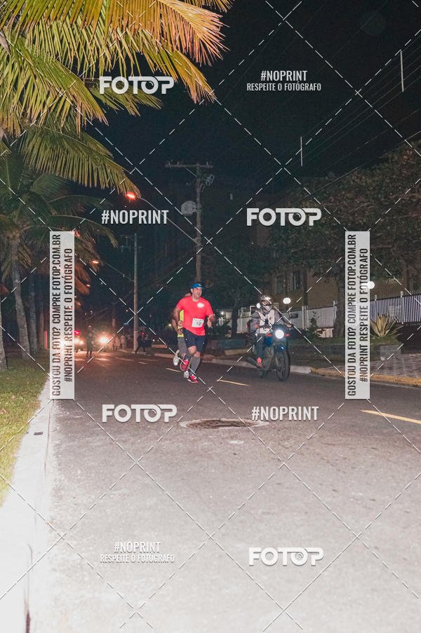 Buy your photos of the eventNight Run 5K 10K Praia Grande on Fotop