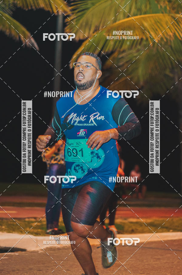 Buy your photos of the eventNight Run 5K 10K Praia Grande on Fotop