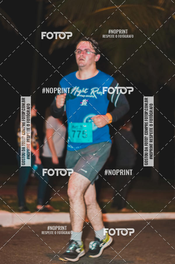Buy your photos of the eventNight Run 5K 10K Praia Grande on Fotop