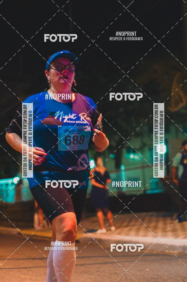 Buy your photos of the eventNight Run 5K 10K Praia Grande on Fotop