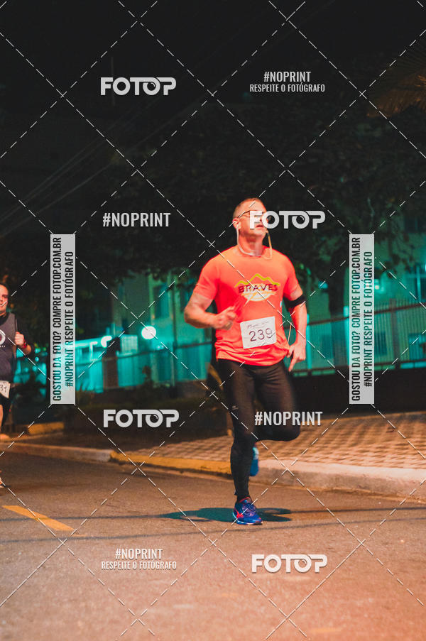 Buy your photos of the eventNight Run 5K 10K Praia Grande on Fotop