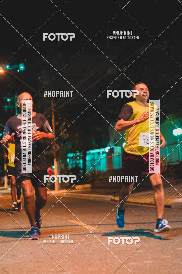 Buy your photos of the eventNight Run 5K 10K Praia Grande on Fotop