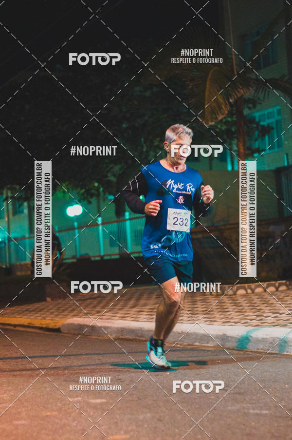Buy your photos of the eventNight Run 5K 10K Praia Grande on Fotop