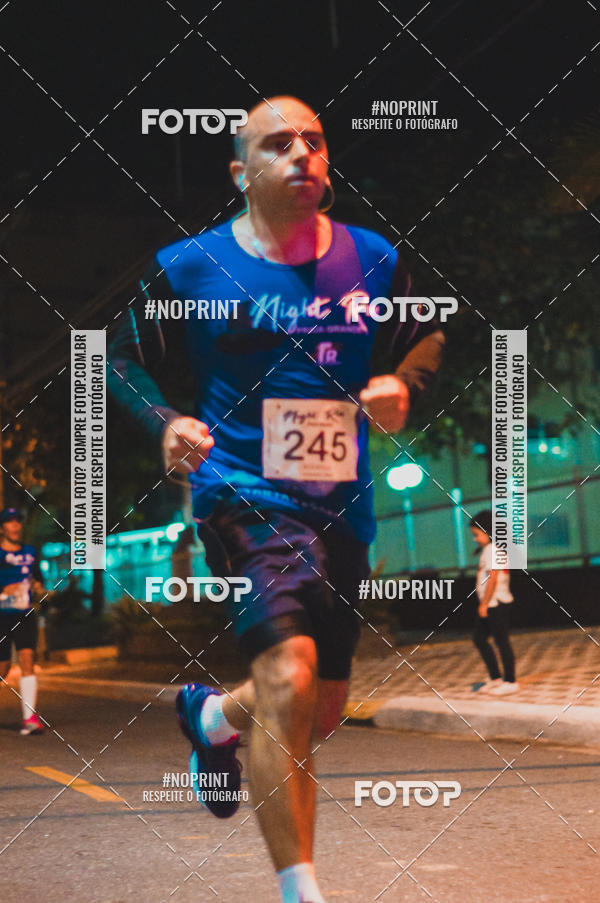 Buy your photos of the eventNight Run 5K 10K Praia Grande on Fotop