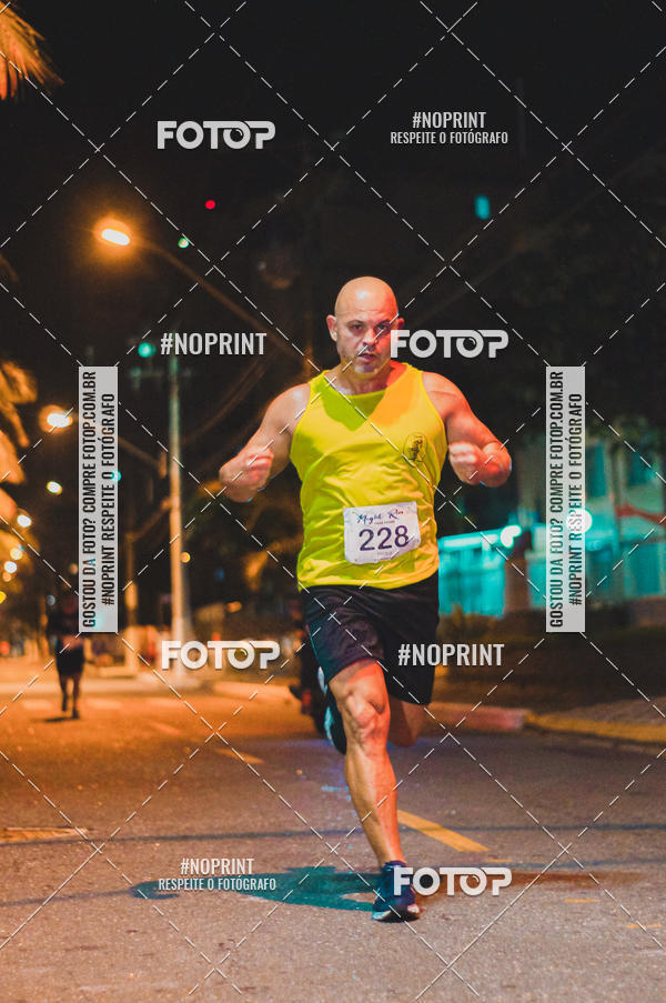 Buy your photos of the eventNight Run 5K 10K Praia Grande on Fotop