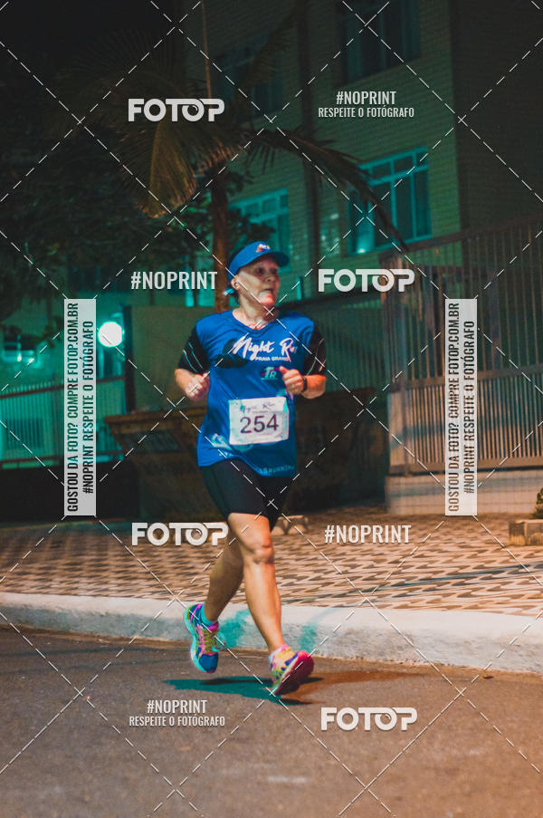 Buy your photos of the eventNight Run 5K 10K Praia Grande on Fotop