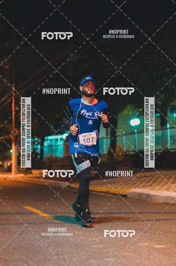 Buy your photos of the eventNight Run 5K 10K Praia Grande on Fotop