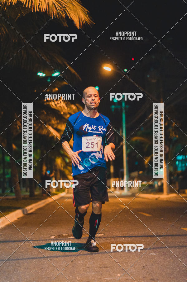 Buy your photos of the eventNight Run 5K 10K Praia Grande on Fotop
