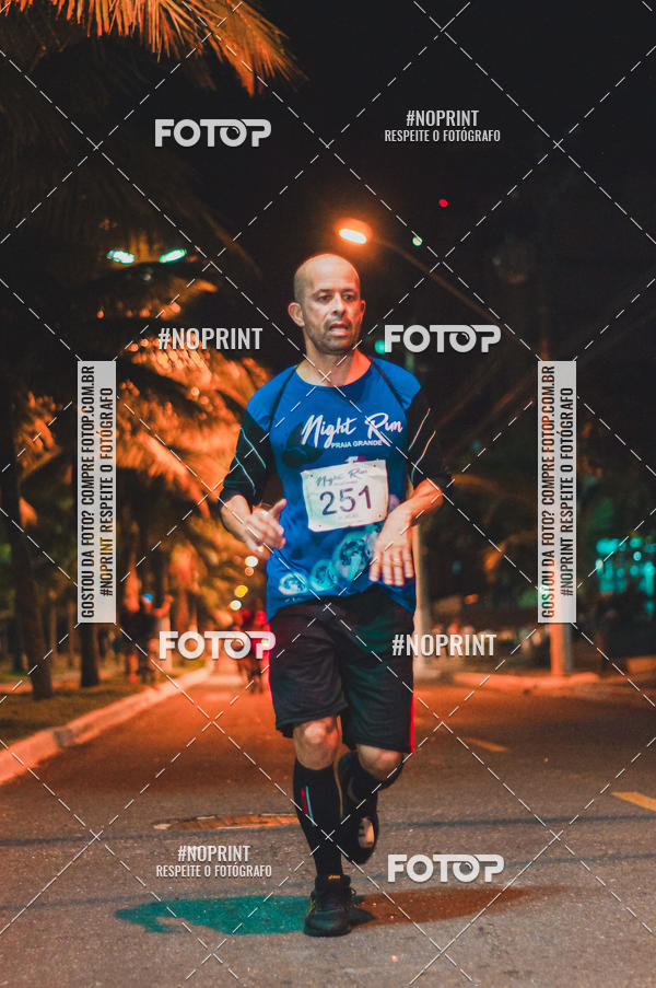 Buy your photos of the eventNight Run 5K 10K Praia Grande on Fotop