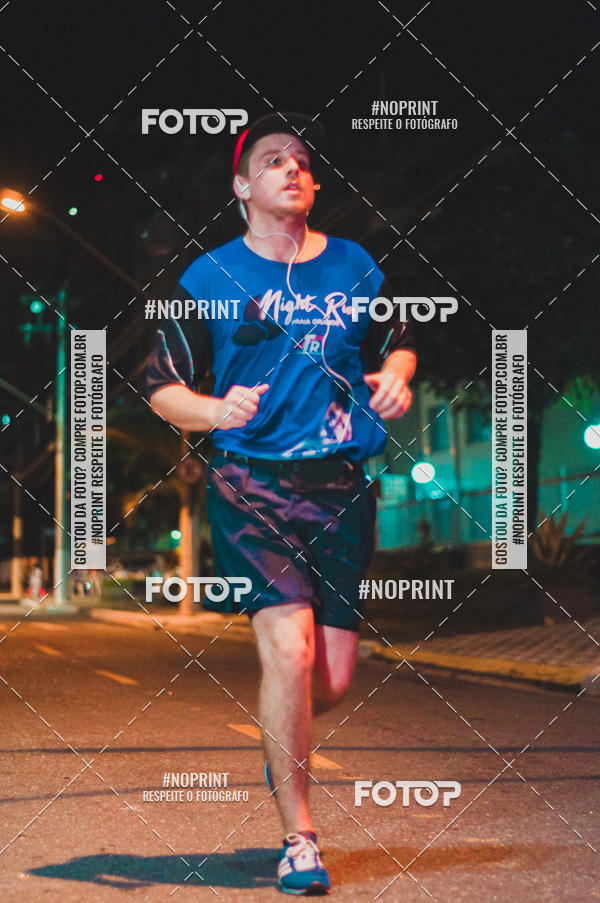 Compra tus fotos del eventoNight Run 5K 10K Praia Grande En Fotop