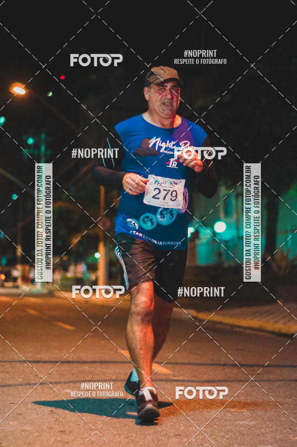 Compra tus fotos del eventoNight Run 5K 10K Praia Grande En Fotop
