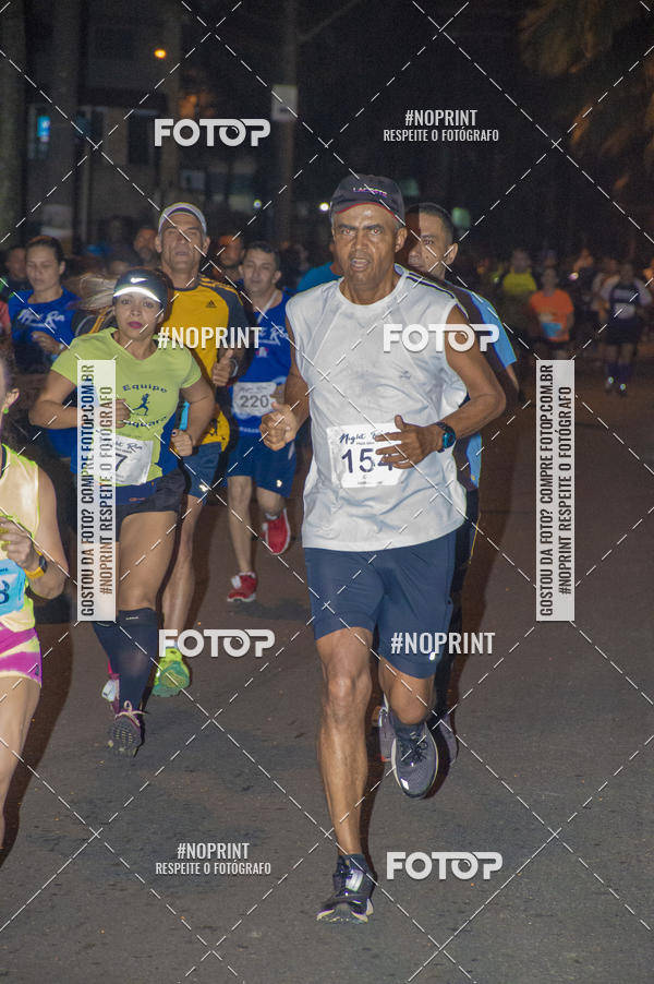 Buy your photos of the eventNight Run 5K 10K Praia Grande on Fotop
