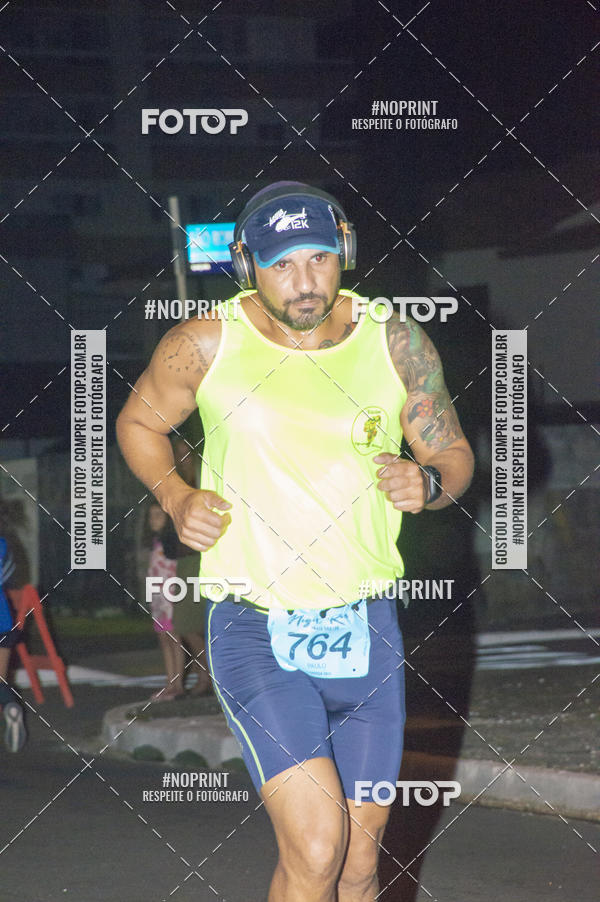 Buy your photos of the eventNight Run 5K 10K Praia Grande on Fotop