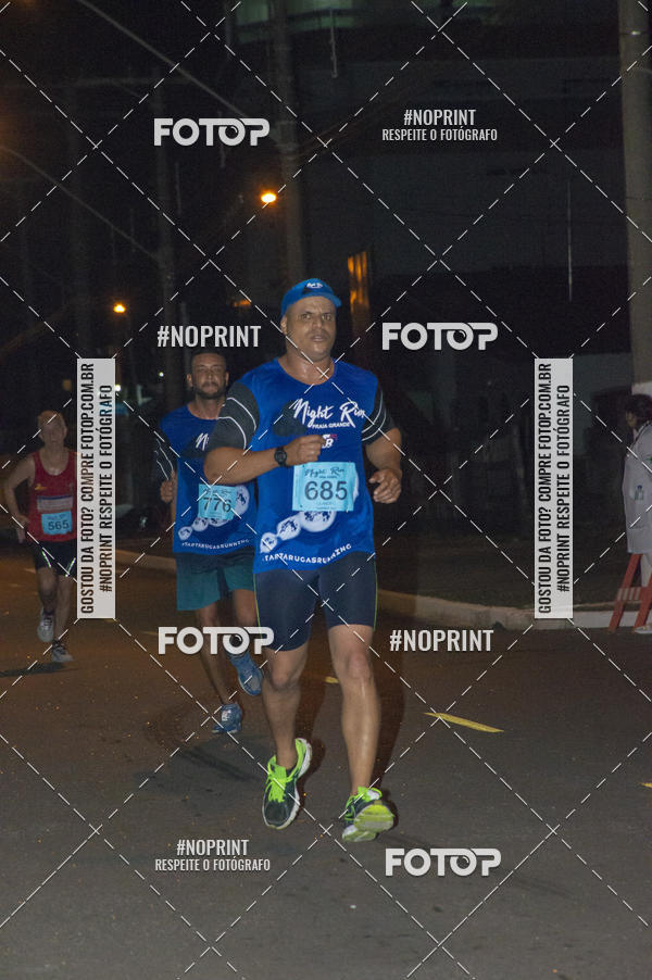 Buy your photos of the eventNight Run 5K 10K Praia Grande on Fotop