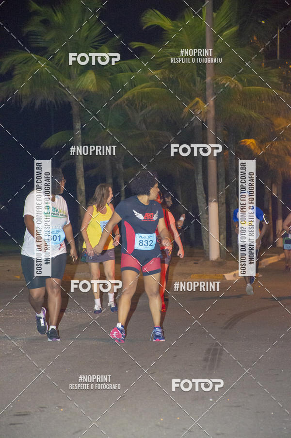 Buy your photos of the eventNight Run 5K 10K Praia Grande on Fotop