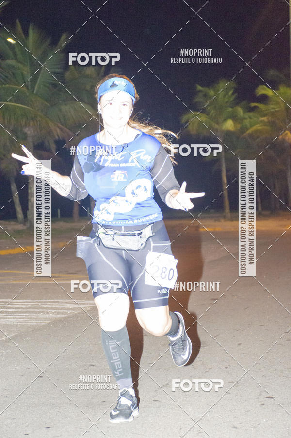 Buy your photos of the eventNight Run 5K 10K Praia Grande on Fotop