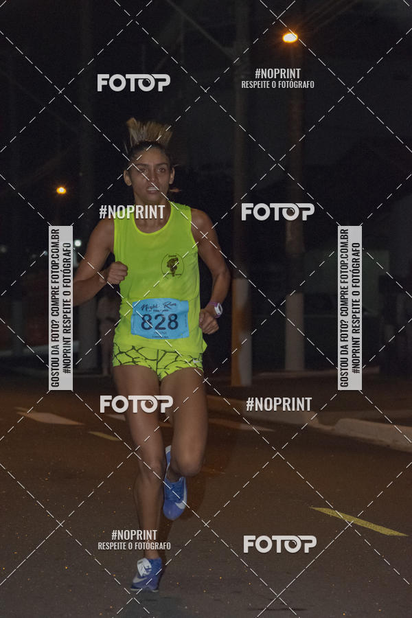 Buy your photos of the eventNight Run 5K 10K Praia Grande on Fotop